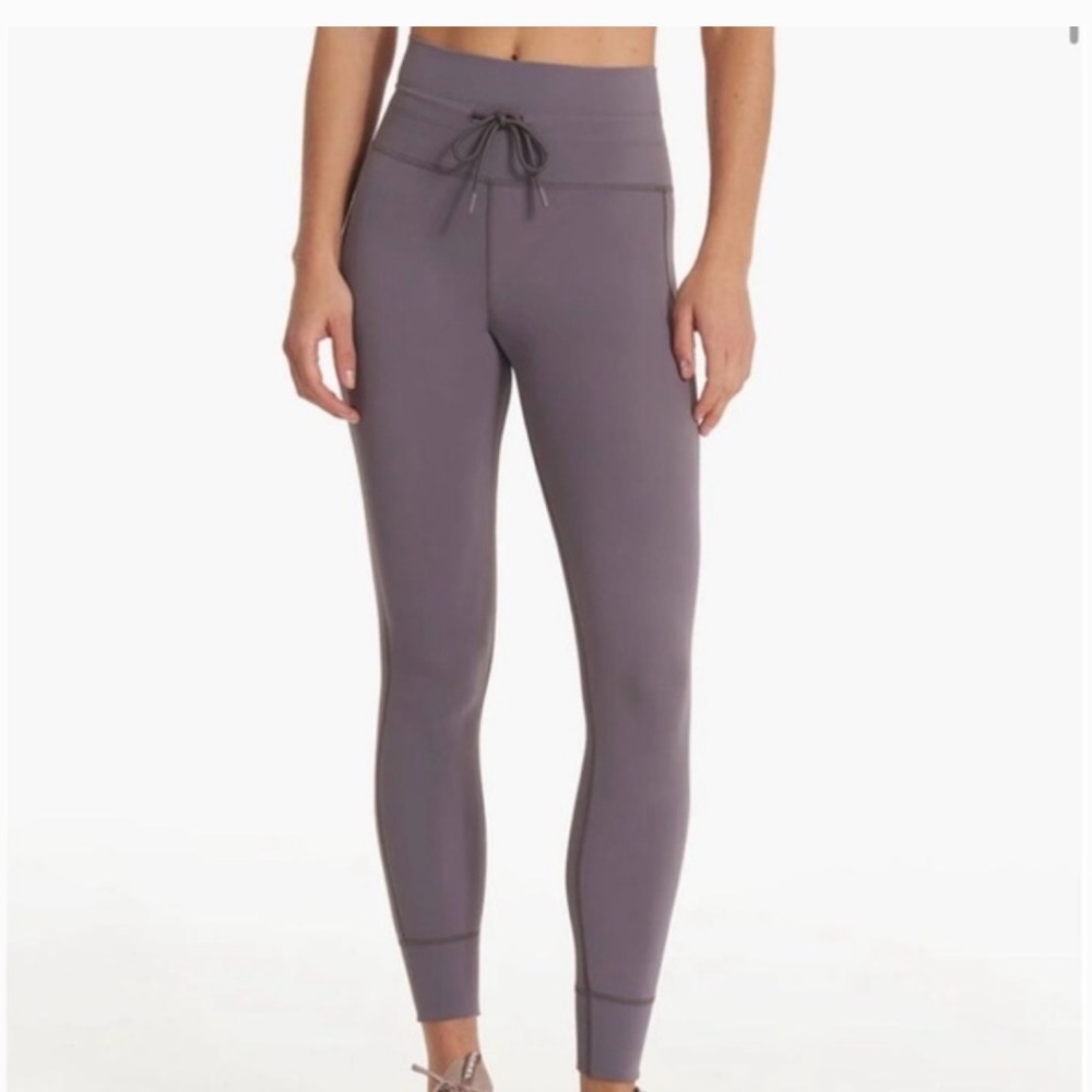 Matching Vuori set! Size small bottom and top.